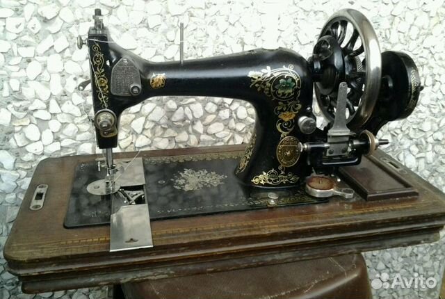 Машинка швейная. Коллекционная. В рабочем состояни