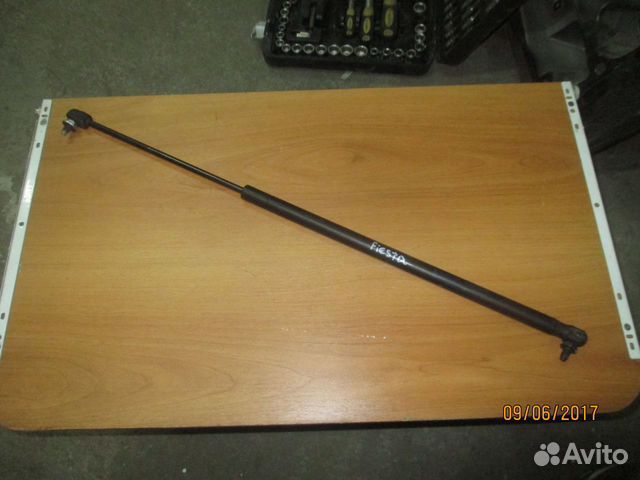 Амортизатор двери багажника 2S51B406A10AD Fiesta