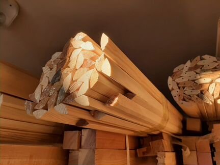 Уголок деревянный