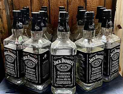 Бутылки Jack Daniels