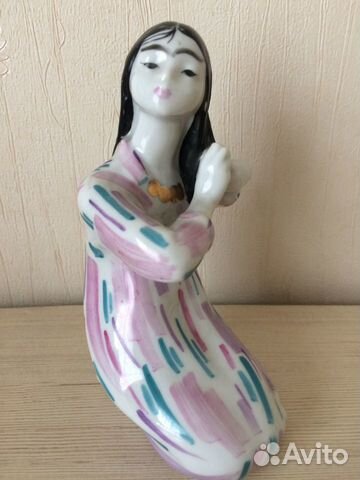 Статуэтка фарфоровая 