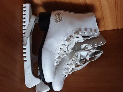 Коньки фигурные размер 33