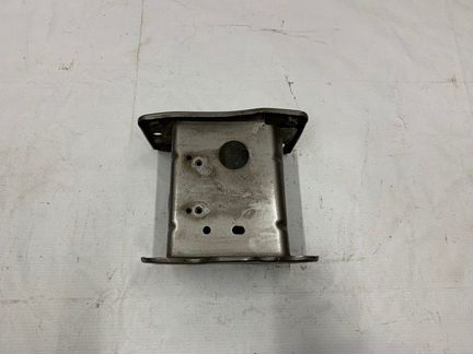 Кронштейн усилителя бампера передний правый Kia