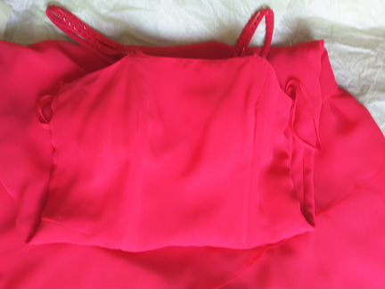 Красный. Цвет. Платье.Со стразами