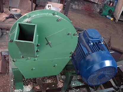 Ольха для копчения фото как выглядит. Щепорез для щепы для копчения. Станок для производства щепы для копчения. Рубительная машина для производства щепы. Измельчитель веток сруб 300.