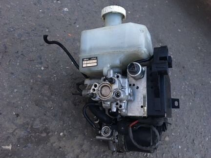 Блок ABS на Mitsubishi Pajero/Montero