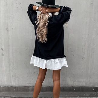 Трикотажное платье с белой оборкой