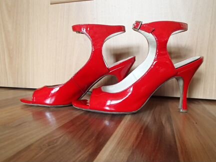 Красные лаковые босоножки Alba