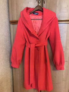 Пальто тёплое р 44-46 с капюшоном