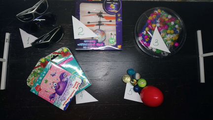 Игрушки разные (машинки, киндеры, мазайка, пазл и