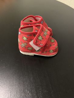 Детские ботинки