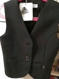 Жилетка новая Борели borelli 8 лет