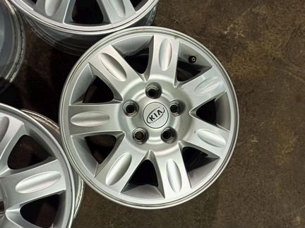 Диски бу оригинал R15 LU на Kia