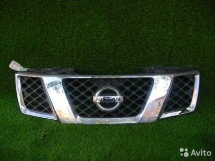 Решетка радиатора с хромом Nissan Navara D40