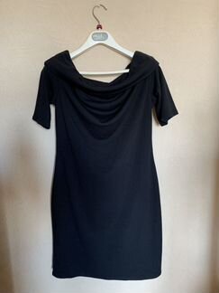 Платье с открытыми плечами