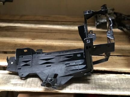 Крепление фары левое бмв Ф10