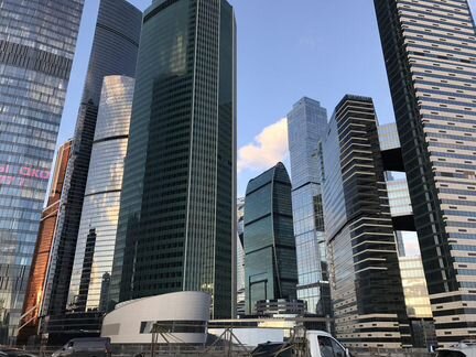 Рабочее место в офисе 45 этаж