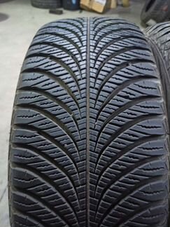 225/60/17 Goodyear vector 4 seasons