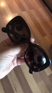 Солнцезащитные очки Prada