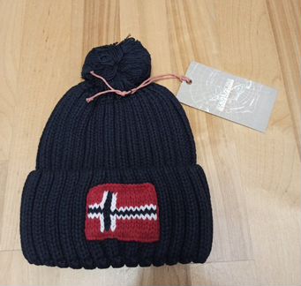 Шапка с помпоном / Napapijri / новая (темно-синяя)