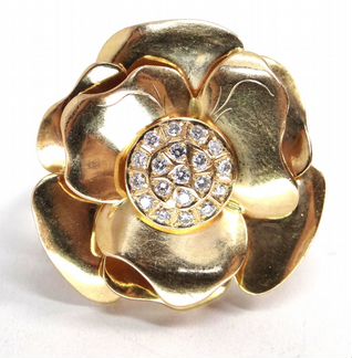 Крупное золотое кольцо 585 пробы с бриллиантами