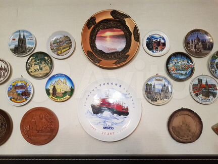 Коллекция тарелок с городами, странами и достоприм