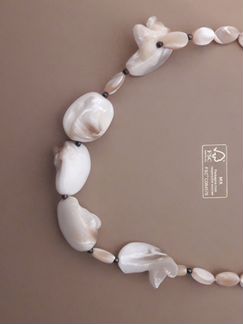 Колье из перламутра