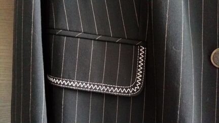 Костюм женский 54 размера и блуза белая