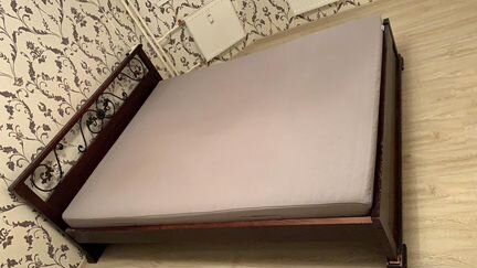 Кровать двухспальная с матрасом бу