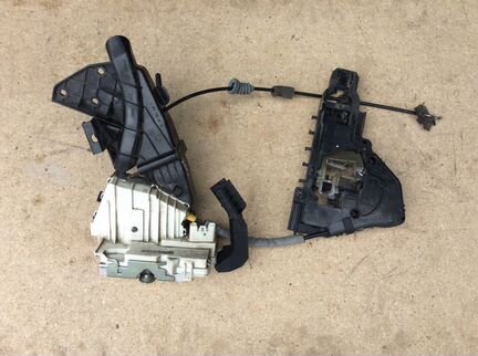 Замок двери задней левой Mercedes W251 R 251