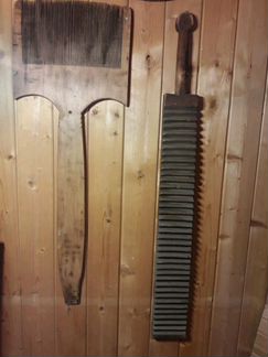Расческа для прялки, и колотушка для белья старинн
