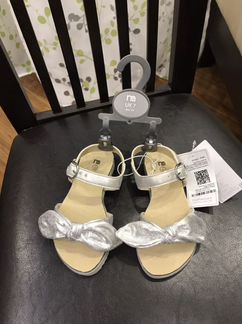 Босоножки новые на девочку, 24 и 26,5