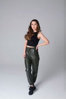 Брюки джоггеры из эко кожи