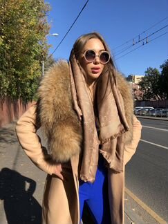 Пальто зимнее с мехом енота