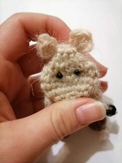 Брошка каровка