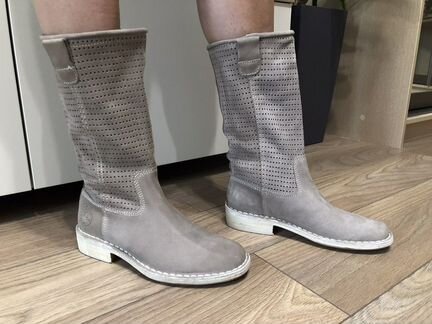 Женские замшевые сапоги