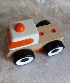 Игрушка для мальчика. Дерево +пластмасса. Вьетнам