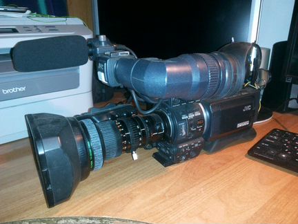 Видеокамера jvc gy hd100