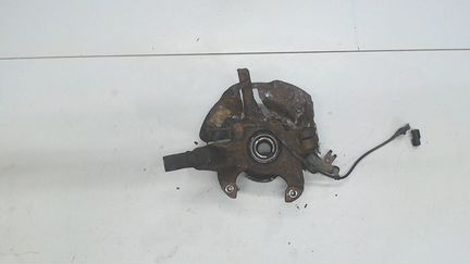 Ступица (кулак, цапфа) правая передняя Mazda 323