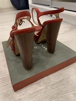 Женские туфли на каблуке