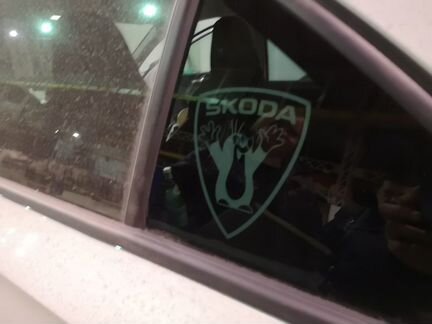 Наклейка Skoda шкода крот