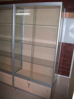 Пристенные витрины для автозапчастей