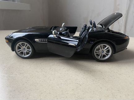 Модель 1:18 автомобиля BMW Z8