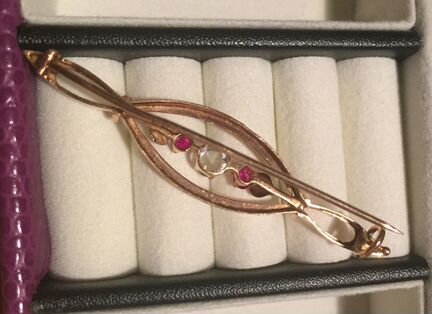 Эксклюзивная полувековая золотая брошь и кольца