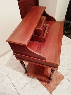 Прикроватная тумбочка