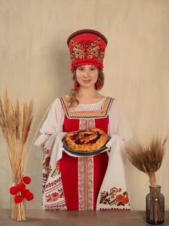 Русский народный сарафан и кокошник