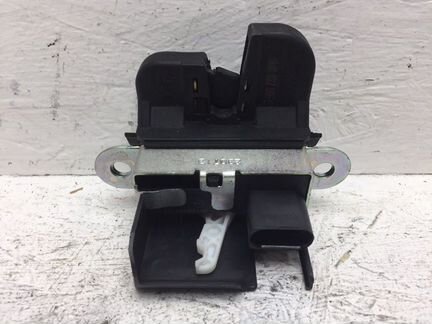 Замок багажника задний Volkswagen Tiguan 2.0 tfsi