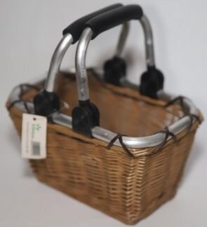 Корзинка плетеная с алюминиевыми ручками