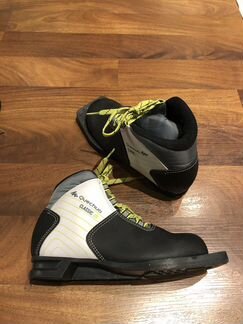 Детские лыжные ботинки: 33 и 34 р, по ноге 32 и 33