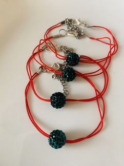 Браслет шамбала, цвет зеленый, красная нить